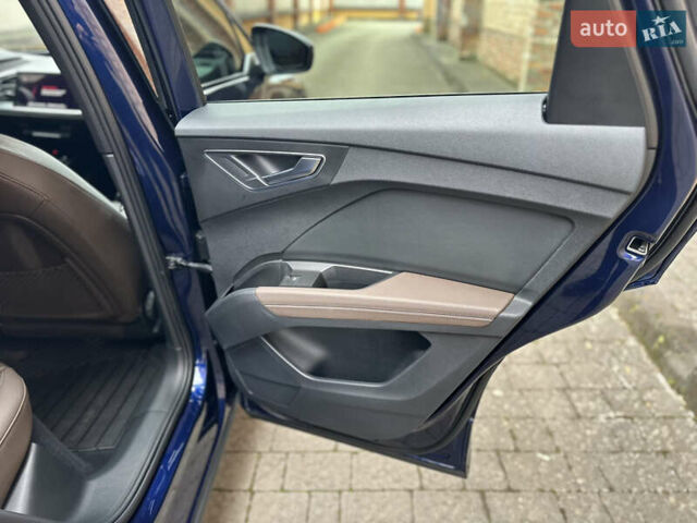 Синий Ауди Q4 e-tron, объемом двигателя 0 л и пробегом 12 тыс. км за 32000 $, фото 35 на Automoto.ua