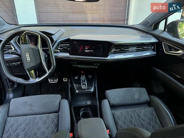 Синий Ауди Q4 e-tron, объемом двигателя 0 л и пробегом 5 тыс. км за 36500 $, фото 3 на Automoto.ua