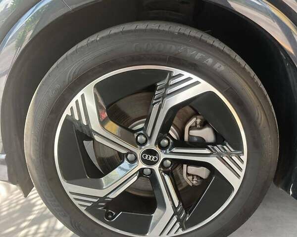 Синий Ауди Q4 e-tron, объемом двигателя 0 л и пробегом 15 тыс. км за 27800 $, фото 9 на Automoto.ua