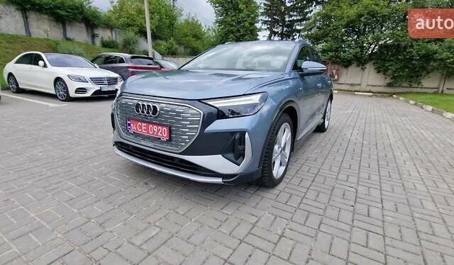 Синий Ауди Q4 e-tron, объемом двигателя 0 л и пробегом 77 тыс. км за 27999 $, фото 3 на Automoto.ua