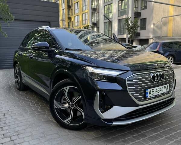Синий Ауди Q4 e-tron, объемом двигателя 0 л и пробегом 20 тыс. км за 29999 $, фото 4 на Automoto.ua