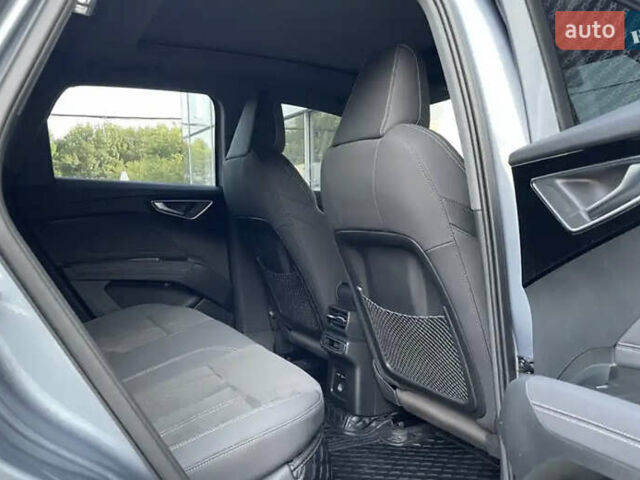 Синій Ауді Q4 e-tron, об'ємом двигуна 0 л та пробігом 10 тис. км за 26500 $, фото 3 на Automoto.ua