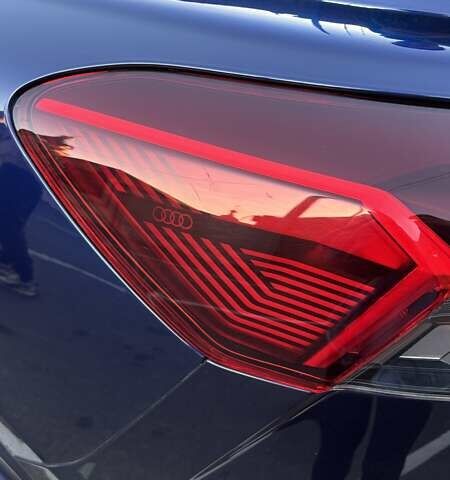 Синий Ауди Q4 e-tron, объемом двигателя 0 л и пробегом 25 тыс. км за 37900 $, фото 5 на Automoto.ua