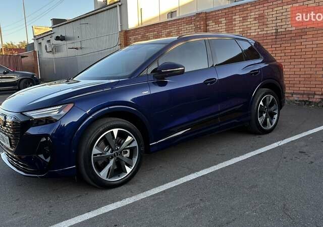 Синий Ауди Q4 e-tron, объемом двигателя 0 л и пробегом 25 тыс. км за 37900 $, фото 3 на Automoto.ua