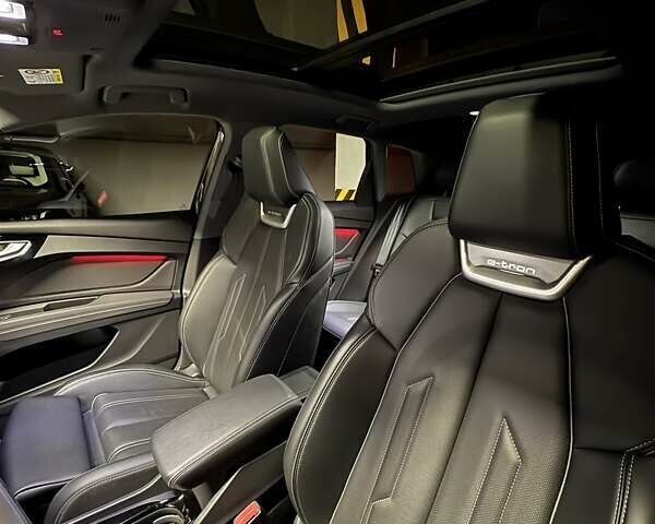 Синий Ауди Q4 e-tron, объемом двигателя 0 л и пробегом 20 тыс. км за 29999 $, фото 22 на Automoto.ua