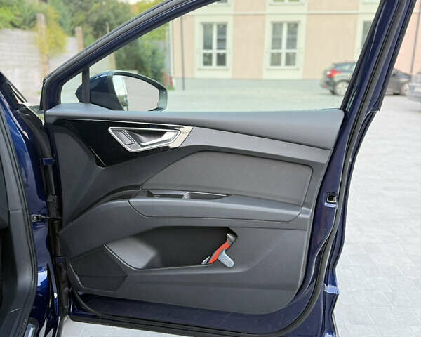 Синий Ауди Q4 e-tron, объемом двигателя 0 л и пробегом 57 тыс. км за 29800 $, фото 35 на Automoto.ua