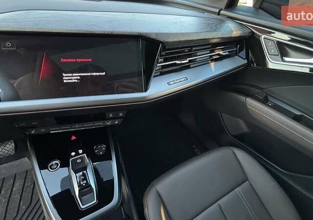 Синий Ауди Q4 e-tron, объемом двигателя 0 л и пробегом 25 тыс. км за 37900 $, фото 17 на Automoto.ua