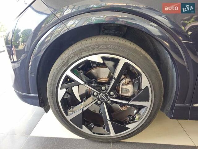 Синий Ауди Q4 e-tron, объемом двигателя 0 л и пробегом 18 тыс. км за 33700 $, фото 13 на Automoto.ua