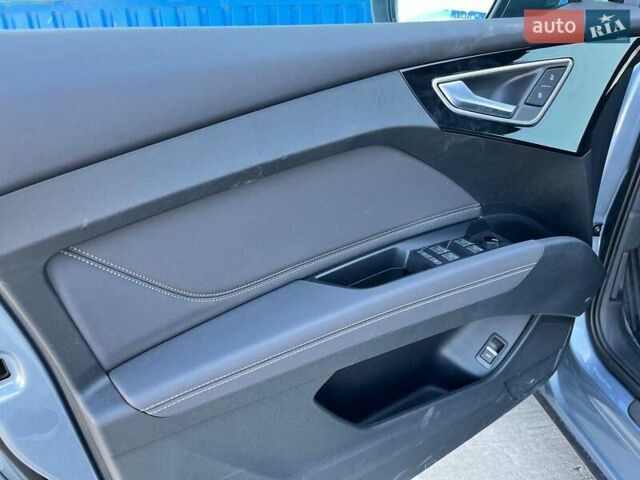 Синий Ауди Q4 e-tron, объемом двигателя 0 л и пробегом 10 тыс. км за 27900 $, фото 12 на Automoto.ua
