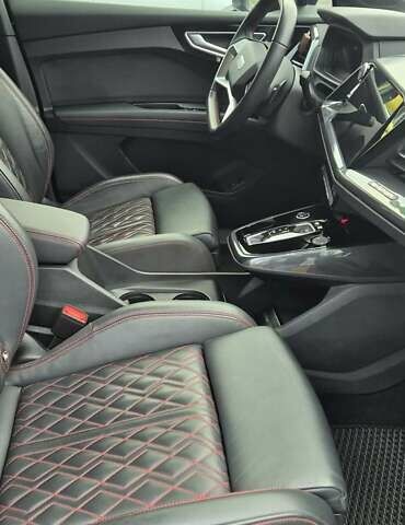 Синий Ауди Q4 e-tron, объемом двигателя 0 л и пробегом 29 тыс. км за 33400 $, фото 13 на Automoto.ua