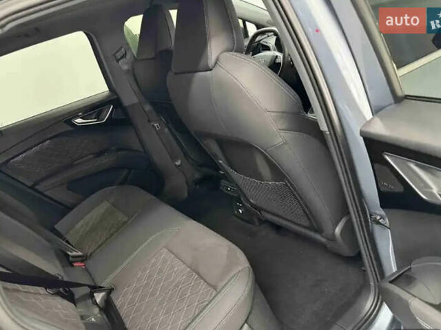 Синий Ауди Q4 e-tron, объемом двигателя 0 л и пробегом 1 тыс. км за 35200 $, фото 8 на Automoto.ua