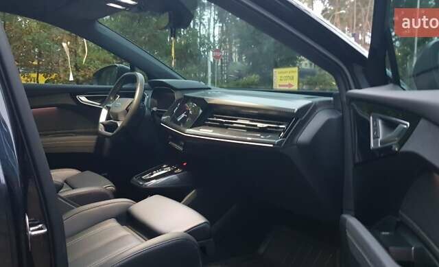 Синий Ауди Q4 e-tron, объемом двигателя 0 л и пробегом 19 тыс. км за 28800 $, фото 8 на Automoto.ua