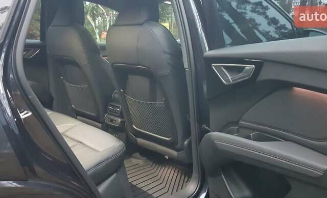 Синий Ауди Q4 e-tron, объемом двигателя 0 л и пробегом 16 тыс. км за 31300 $, фото 8 на Automoto.ua