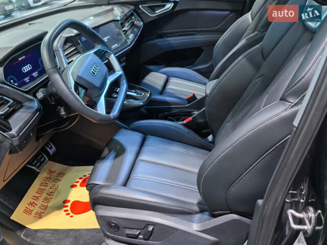 Синий Ауди Q4 e-tron, объемом двигателя 0 л и пробегом 14 тыс. км за 27500 $, фото 3 на Automoto.ua