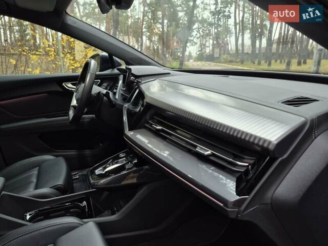 Синий Ауди Q4 e-tron, объемом двигателя 0 л и пробегом 13 тыс. км за 28700 $, фото 7 на Automoto.ua