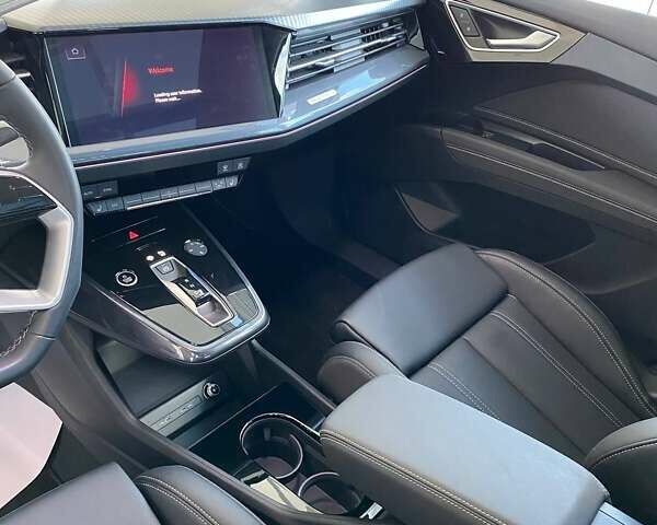 Синій Ауді Q4 e-tron, об'ємом двигуна 0 л та пробігом 11 тис. км за 31900 $, фото 9 на Automoto.ua