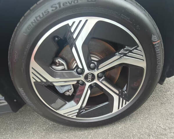 Синий Ауди Q4 e-tron, объемом двигателя 0 л и пробегом 14 тыс. км за 27500 $, фото 27 на Automoto.ua