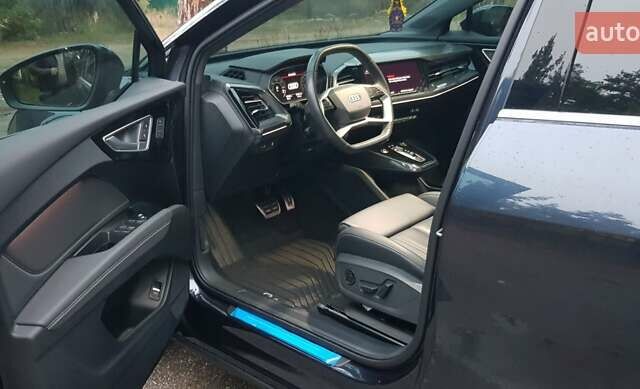 Синий Ауди Q4 e-tron, объемом двигателя 0 л и пробегом 19 тыс. км за 28800 $, фото 11 на Automoto.ua