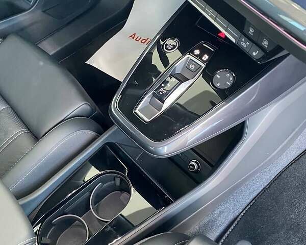 Синій Ауді Q4 e-tron, об'ємом двигуна 0 л та пробігом 11 тис. км за 31900 $, фото 4 на Automoto.ua