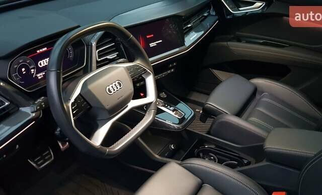 Синий Ауди Q4 e-tron, объемом двигателя 0 л и пробегом 16 тыс. км за 31300 $, фото 4 на Automoto.ua
