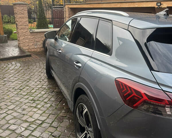 Синий Ауди Q4 e-tron, объемом двигателя 0 л и пробегом 10 тыс. км за 32500 $, фото 3 на Automoto.ua