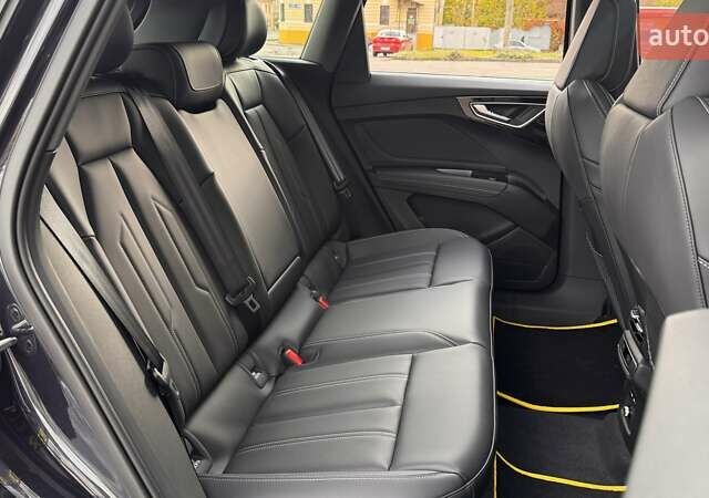 Синий Ауди Q4 e-tron, объемом двигателя 0 л и пробегом 1 тыс. км за 34000 $, фото 11 на Automoto.ua