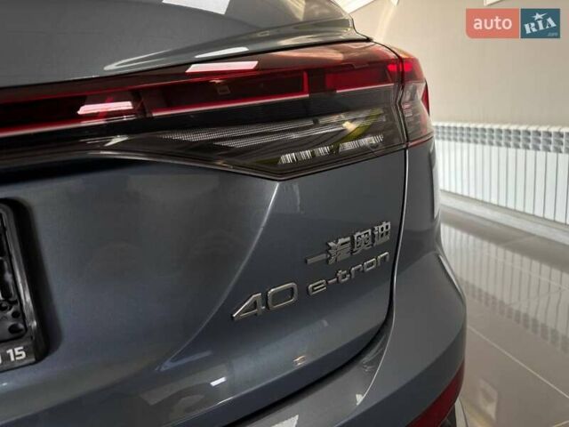 Синий Ауди Q4 e-tron, объемом двигателя 0 л и пробегом 1 тыс. км за 32499 $, фото 6 на Automoto.ua