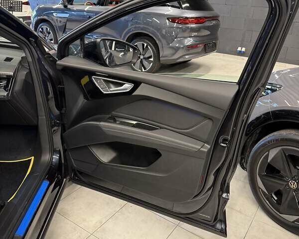 Синій Ауді Q4 e-tron, об'ємом двигуна 0 л та пробігом 1 тис. км за 34000 $, фото 14 на Automoto.ua