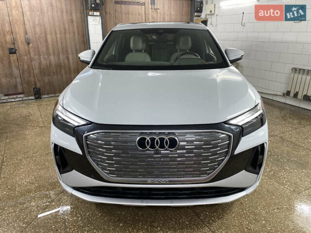 Белый Ауди Q4 Sportback e-tron, объемом двигателя 0 л и пробегом 14 тыс. км за 36000 $, фото 1 на Automoto.ua