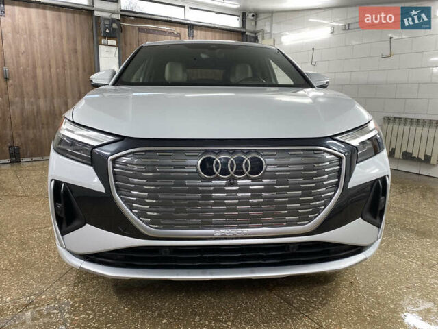 Белый Ауди Q4 Sportback e-tron, объемом двигателя 0 л и пробегом 14 тыс. км за 36000 $, фото 2 на Automoto.ua
