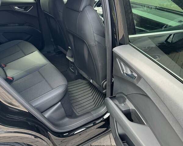 Чорний Ауді Q4 Sportback e-tron, об'ємом двигуна 0 л та пробігом 20 тис. км за 26500 $, фото 22 на Automoto.ua