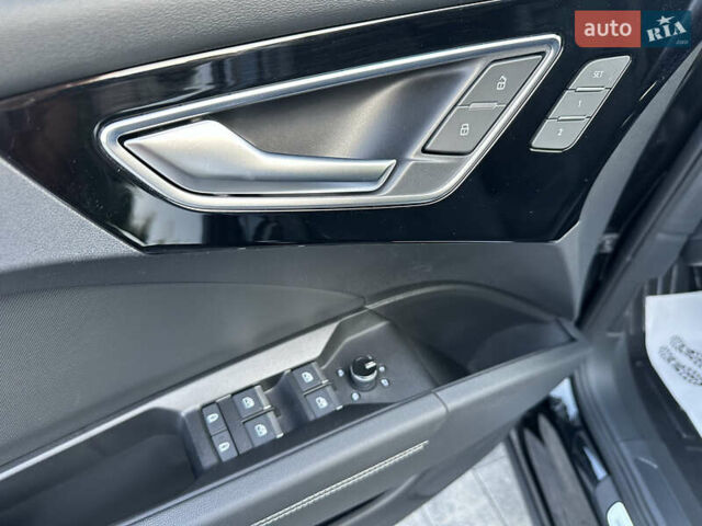 Черный Ауди Q4 Sportback e-tron, объемом двигателя 0 л и пробегом 70 тыс. км за 32000 $, фото 48 на Automoto.ua
