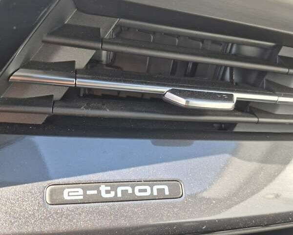 Чорний Ауді Q4 Sportback e-tron, об'ємом двигуна 0 л та пробігом 10 тис. км за 45000 $, фото 9 на Automoto.ua