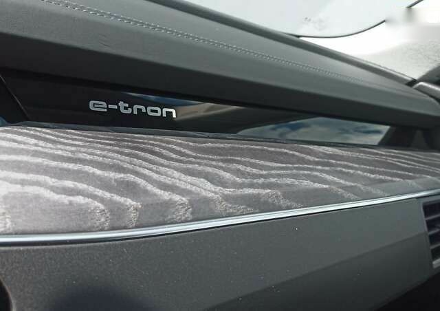Ауді Q4 Sportback e-tron, об'ємом двигуна 0 л та пробігом 37 тис. км за 38500 $, фото 13 на Automoto.ua