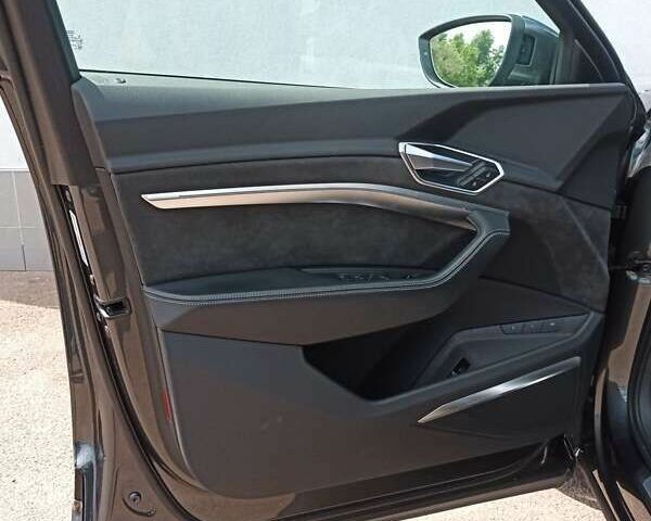 Ауді Q4 Sportback e-tron, об'ємом двигуна 0 л та пробігом 37 тис. км за 38500 $, фото 16 на Automoto.ua