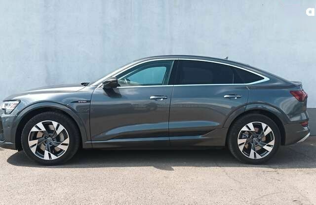 Ауді Q4 Sportback e-tron, об'ємом двигуна 0 л та пробігом 37 тис. км за 38500 $, фото 4 на Automoto.ua