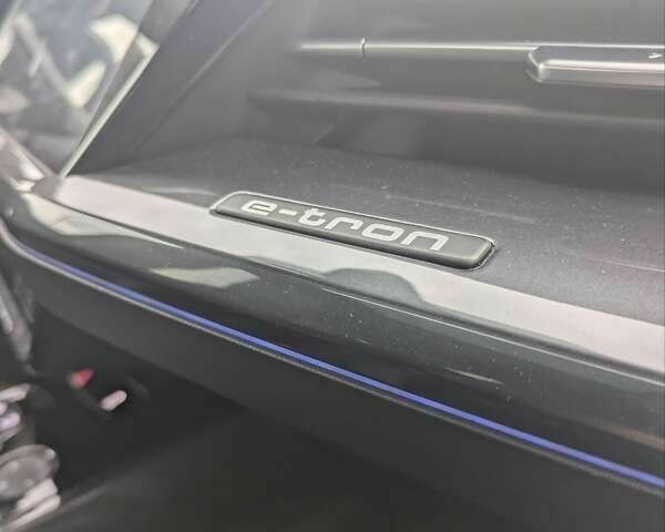 Ауди Q4 Sportback e-tron, объемом двигателя 0 л и пробегом 96 тыс. км за 33850 $, фото 21 на Automoto.ua