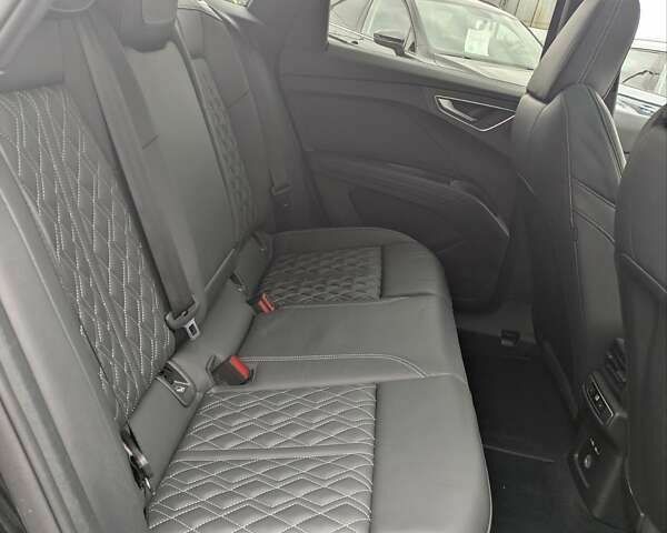 Ауді Q4 Sportback e-tron, об'ємом двигуна 0 л та пробігом 96 тис. км за 33850 $, фото 26 на Automoto.ua