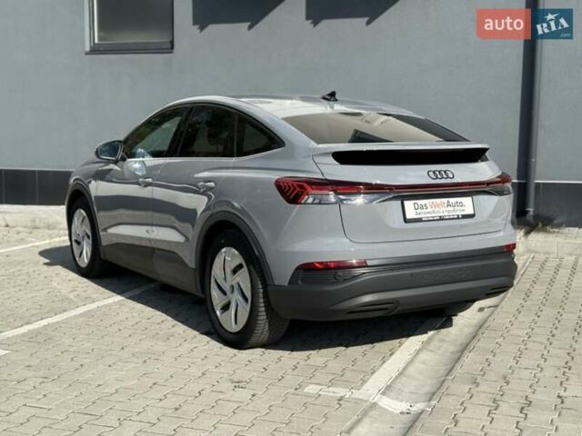 Сірий Ауді Q4 Sportback e-tron, об'ємом двигуна 0 л та пробігом 43 тис. км за 25500 $, фото 7 на Automoto.ua
