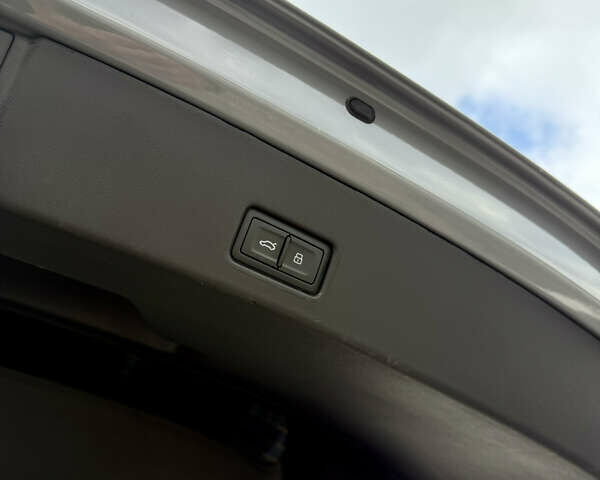 Серый Ауди Q4 Sportback e-tron, объемом двигателя 0 л и пробегом 82 тыс. км за 33000 $, фото 27 на Automoto.ua