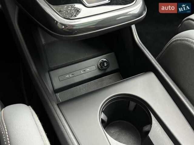 Серый Ауди Q4 Sportback e-tron, объемом двигателя 0 л и пробегом 70 тыс. км за 33990 $, фото 17 на Automoto.ua