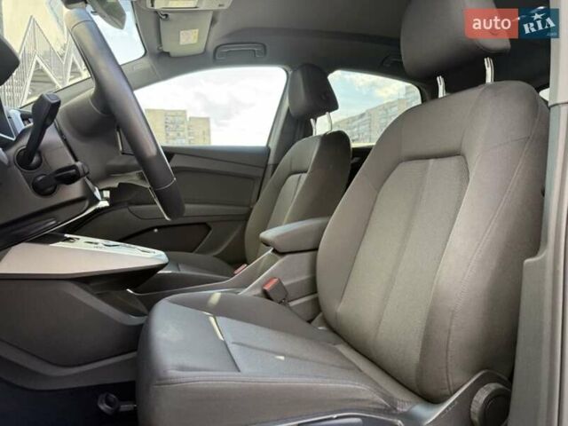Сірий Ауді Q4 Sportback e-tron, об'ємом двигуна 0 л та пробігом 43 тис. км за 25500 $, фото 19 на Automoto.ua