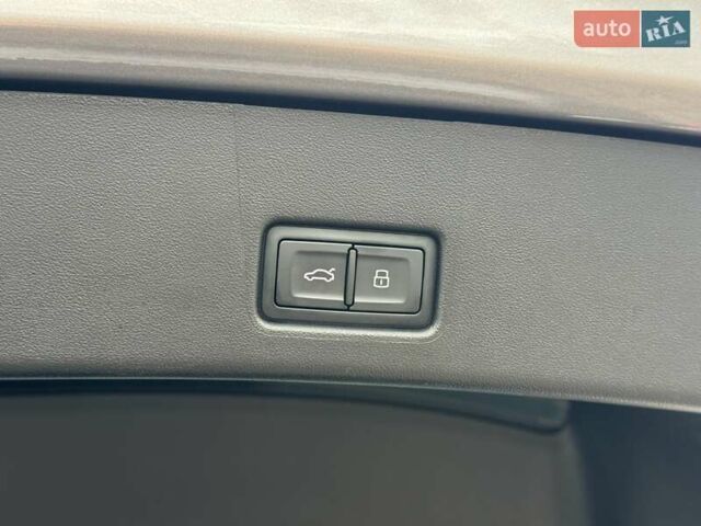 Серый Ауди Q4 Sportback e-tron, объемом двигателя 0 л и пробегом 70 тыс. км за 33990 $, фото 24 на Automoto.ua