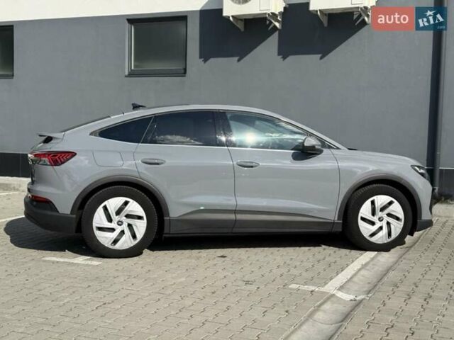 Сірий Ауді Q4 Sportback e-tron, об'ємом двигуна 0 л та пробігом 43 тис. км за 25500 $, фото 13 на Automoto.ua