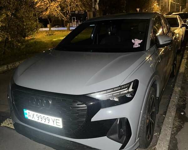 Сірий Ауді Q4 Sportback e-tron, об'ємом двигуна 0 л та пробігом 24 тис. км за 34500 $, фото 8 на Automoto.ua
