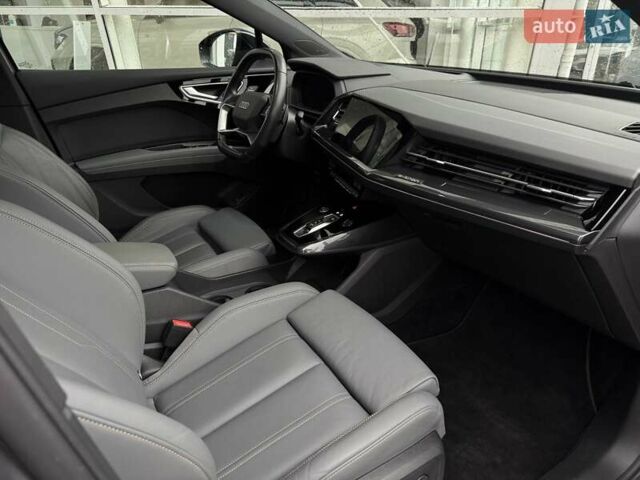 Серый Ауди Q4 Sportback e-tron, объемом двигателя 0 л и пробегом 70 тыс. км за 33990 $, фото 20 на Automoto.ua