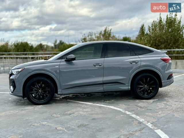 Серый Ауди Q4 Sportback e-tron, объемом двигателя 0 л и пробегом 82 тыс. км за 33000 $, фото 2 на Automoto.ua
