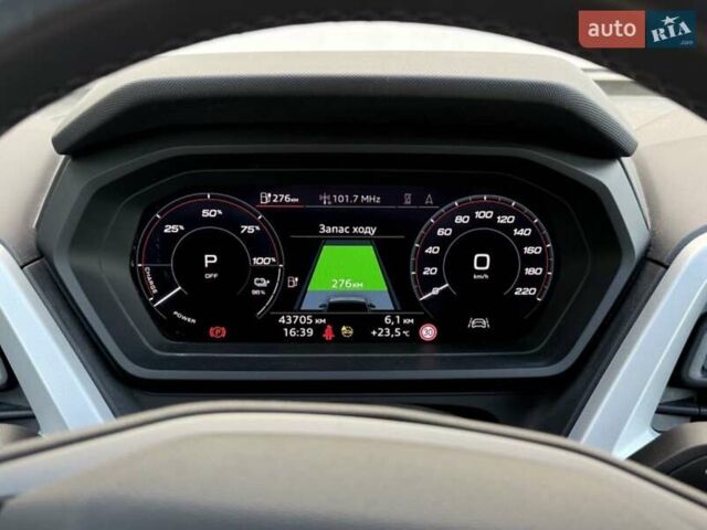 Сірий Ауді Q4 Sportback e-tron, об'ємом двигуна 0 л та пробігом 43 тис. км за 25500 $, фото 39 на Automoto.ua