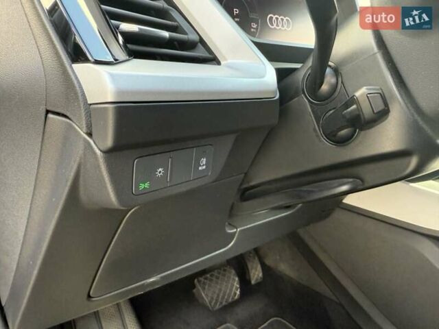 Сірий Ауді Q4 Sportback e-tron, об'ємом двигуна 0 л та пробігом 43 тис. км за 25500 $, фото 37 на Automoto.ua