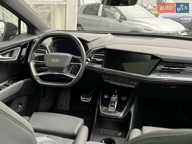 Серый Ауди Q4 Sportback e-tron, объемом двигателя 0 л и пробегом 70 тыс. км за 33990 $, фото 8 на Automoto.ua